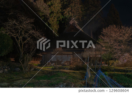 Winter fireworks at Kayabuki Village in Miyama Town, Nantan City, Kyoto Prefecture Winter fireworks at Kayabuki Village in Miyama Town, Nantan City, Kyoto Prefecture 129608604