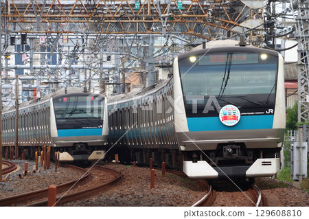 [JK] Keihin-Tohoku Line Rapid Train E233 Series (Kamata Station 120th Anniversary Commemoration) 129608810