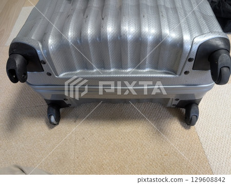 Suitcase caster broken Suitcase caster broken 129608842