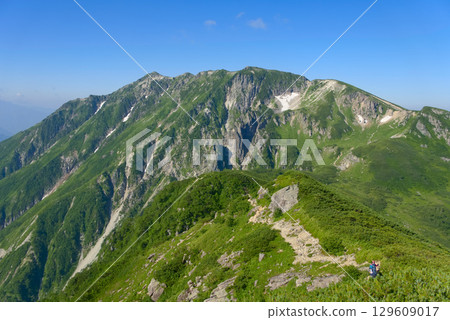 從北阿爾卑斯山大野山附近眺望笠嶽山的山脊線 129609017