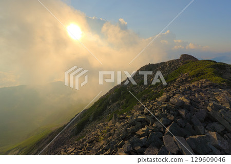 北阿爾卑斯山笠岳的日落 129609046