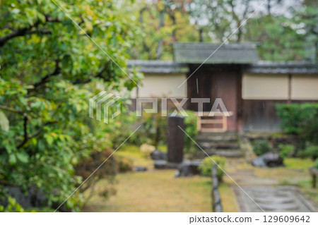 京都府八幡市松花堂公園雨天照片 129609642
