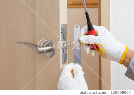 Door lock problems (lock repair, opening, replacement) Door lock problems (lock repair, opening, replacement) 129609903