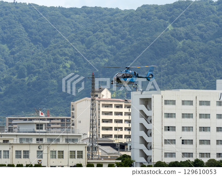 大阪府警察航空隊直升機「千早」從八尾機場起飛 129610053