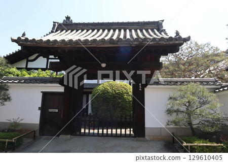 Early summer scenery at the historic Nanzenji Temple in Kyoto 129610405