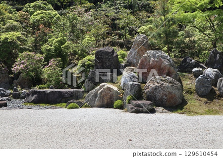 京都歷史悠久的南禪寺的初夏風景 129610454
