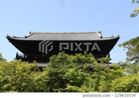 京都歷史悠久的南禪寺的初夏風景 129610554