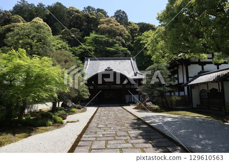 Early summer scenery at the historic Nanzenji Temple in Kyoto 129610563