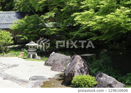 京都歷史悠久的南禪寺的初夏風景 129610606