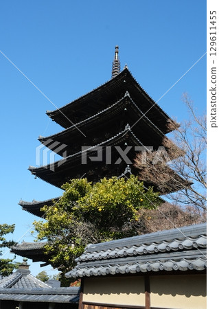 冬日晴朗的八坂塔 冬日晴朗的八坂塔 129611455