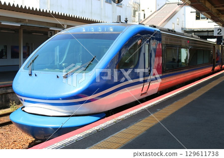 Super Hakuto train entering the platform at Kurayoshi Station 129611738