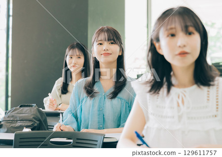 University students in class University students in class 129611757