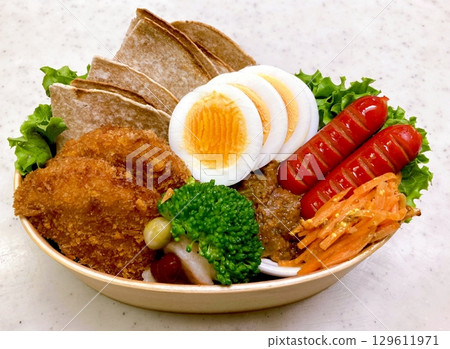 A traditional Korean dosirak, beautifully arranged with rice, assorted banchan, and savory proteins. Balanced and visually inviting, its a portable meal packed with vibrant flavors. 129611971