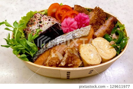 A traditional Korean dosirak, beautifully arranged with rice, assorted banchan, and savory proteins. Balanced and visually inviting, its a portable meal packed with vibrant flavors. 129611977