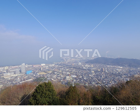 A spectacular view from the Aonoyama summit observation deck (Utazu Town, Kagawa Prefecture) A spectacular view from the Aonoyama summit observation deck (Utazu Town, Kagawa Prefecture) 129612505