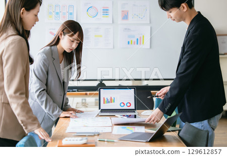 商界人士在會議上表達意見 129612857