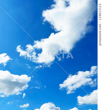 Summer refreshing blue sky and white clouds Summer refreshing blue sky and white clouds 129613123
