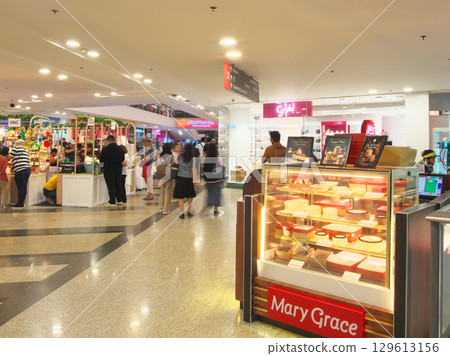 Dynamic Philippines - Luxury Shopping Mall in Makati, Manila Cityscape (June 2025) 129613156