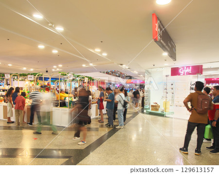 Dynamic Philippines - Luxury Shopping Mall in Makati, Manila Cityscape (June 2025) 129613157