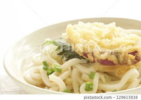 Tempura noodles with sweet potato 129613838