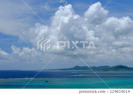 The coral sea from Tamatori Observatory on Ishigaki Island 129614014