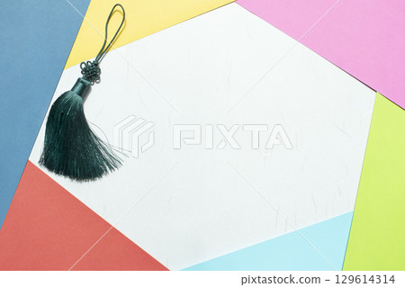 Korean knots and colors with copy space, holiday images 129614314