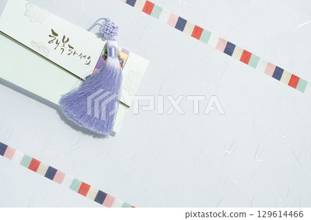 Korean knot decoration and pocket money envelope with copy space, holiday image Korean knot decoration and pocket money envelope with copy space, holiday image 129614466