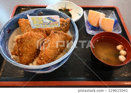 Sado Island specialty: Yellowtail cutlet rice bowl 129615041