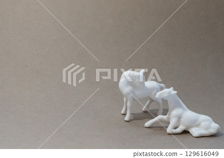 2026年生肖:白色陶瓷馬 2026年生肖:白色陶瓷馬 129616049