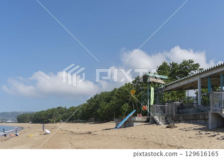 Beach lifeguards and beach houses 129616165