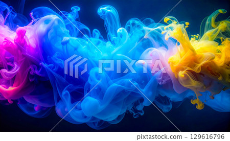彩色墨水在水中蔓延，形成夢幻般的煙霧漸變效果 129616796