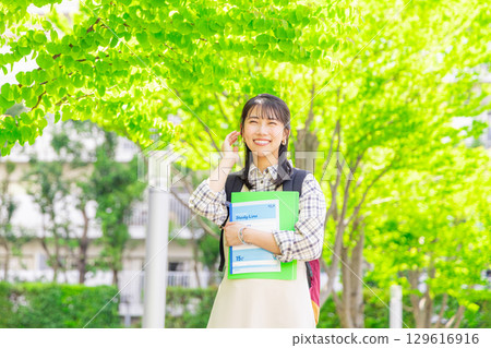 大學生校外 大學生校外 129616916