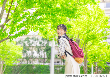 大學生校外 129616921