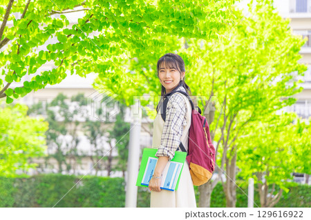 大學生校外 大學生校外 129616922