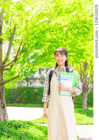 大學生校外 129616926