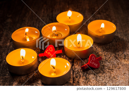 Each candle burns like a piece of heartfelt warmth 129617800