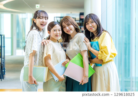 Young women, college students, specialized students Young women, college students, specialized students 129618025