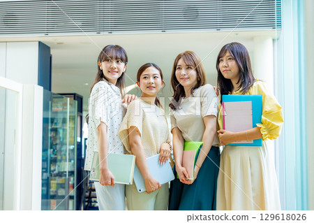 Young women, college students, specialized students 129618026