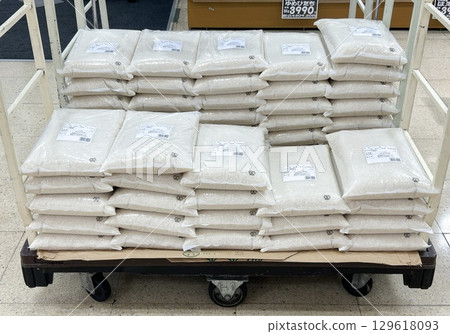 Stockpiled rice supermarket Stockpiled rice supermarket 129618093