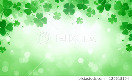 明亮的光線散景背景上的綠色三葉草葉 129618194