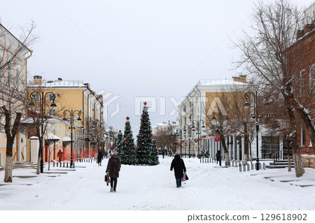 Orenburg, Russia - January 16, 2025 Festively Decorated Sovetskaya Street in Orenburg for Christmas and New Year Celebrations. Editorial 129618902
