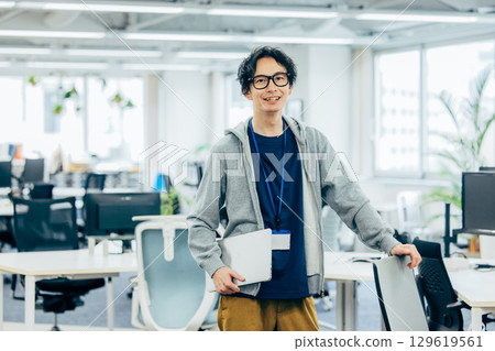 Business person working in the office Business person working in the office 129619561