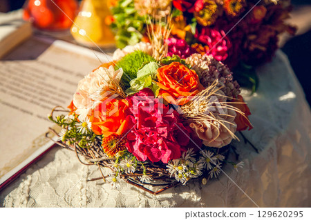 Wedding bride's bouquet in the autumn theme 129620295