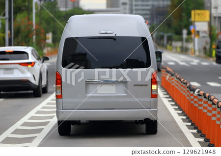 One-box car image 129621948