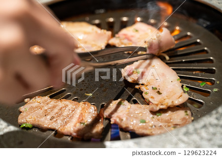 豬肉 燒烤 烤肉 食物 料理 餐廳 Grilled pork BBQ 豚肉 焼肉 129623224