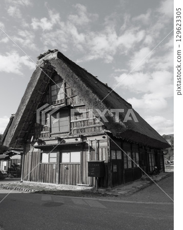 白川鄉的宏偉的亭子定居點 129623305