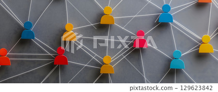 A social network structure that connects diverse people 129623842
