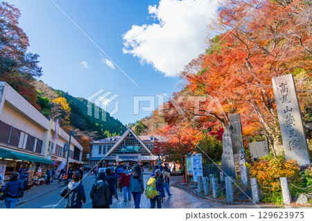 Autumn at Mount Takao: The morning sun shines in front of Kiyotaki Station on the Keio Line 129623975