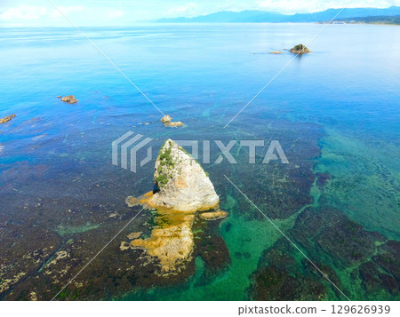 夏季北海道江差市伏木戶海岸的鳥瞰圖 129626939