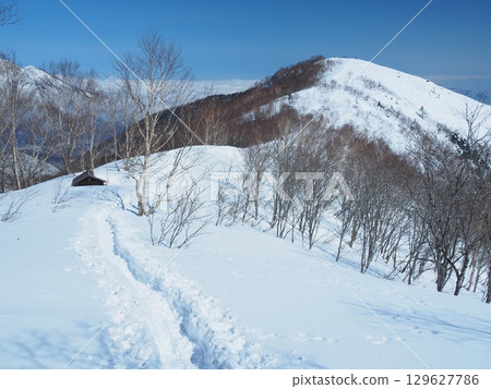 冬季從南峰眺望飯綱山北峰 冬季從南峰眺望飯綱山北峰 129627786